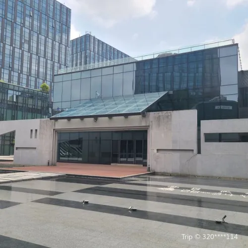 Dongfang Wanguo Huiyi Center