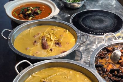 头上红煨盐鸡乡村食府