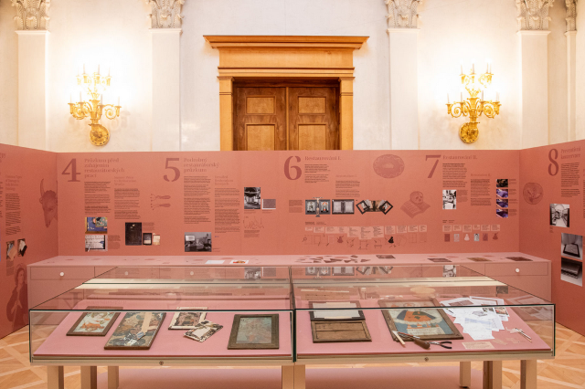 Stories behind the glass | National Museum