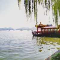 Walk around beautiful Westlake Hangzhou 