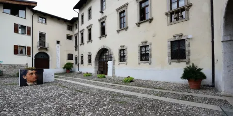 Biblioteca e Fondo Antico 'B. Emmert'