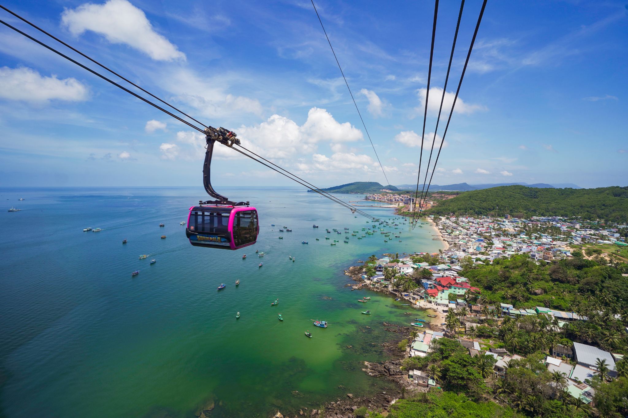 1-day tour of speedboating and snorkeling in Phu Quoc Island, Vietnam (4 islands + water park + cable car + lunch)