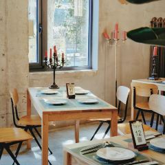 KNIFE AND FORK MEET CHOPSTICKS 여행 사진