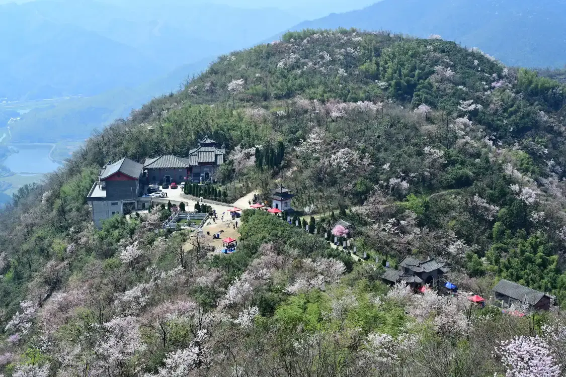 Отели рядом с достопримечательностью «Gexian Mountain»