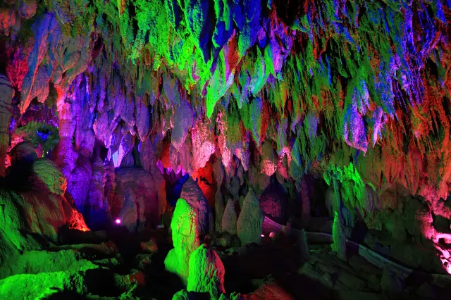 Yiliang Cave Exploration