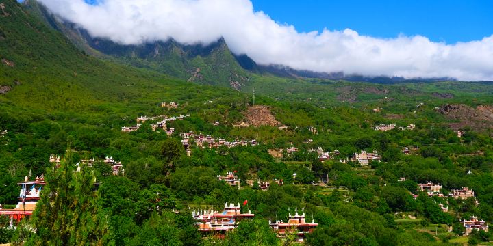 Sandagu Tibetan Village