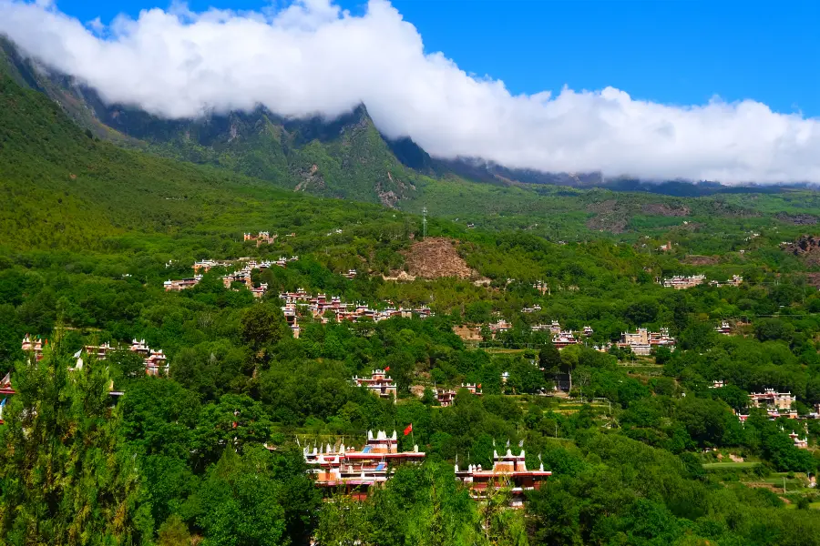 Sandagu Tibetan Village