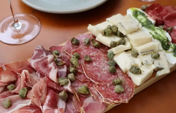 Brutt Champagnaria Gastrobar