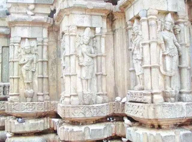 Hotels near Umananda Temple