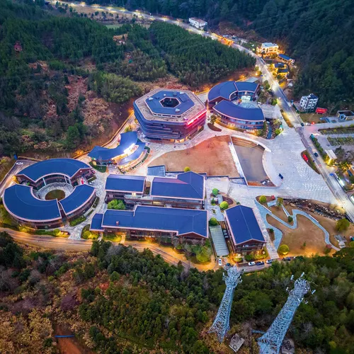 Sanbaopeng Art Community