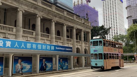 位於皇后像廣場附近，歐洲建築風格，很多電視劇也曾在這兒取景。