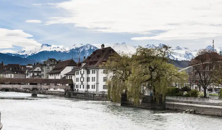 Hotel dekat Reuss