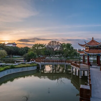 Hotel Pemandangan Gunung di Lechang