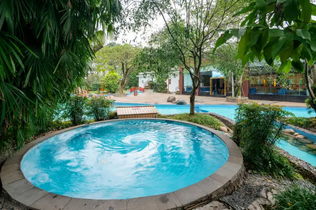 Hot springs in Emeishan