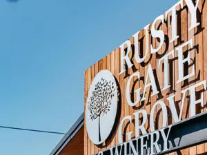 Rusty Gate Grove Bar & Winery