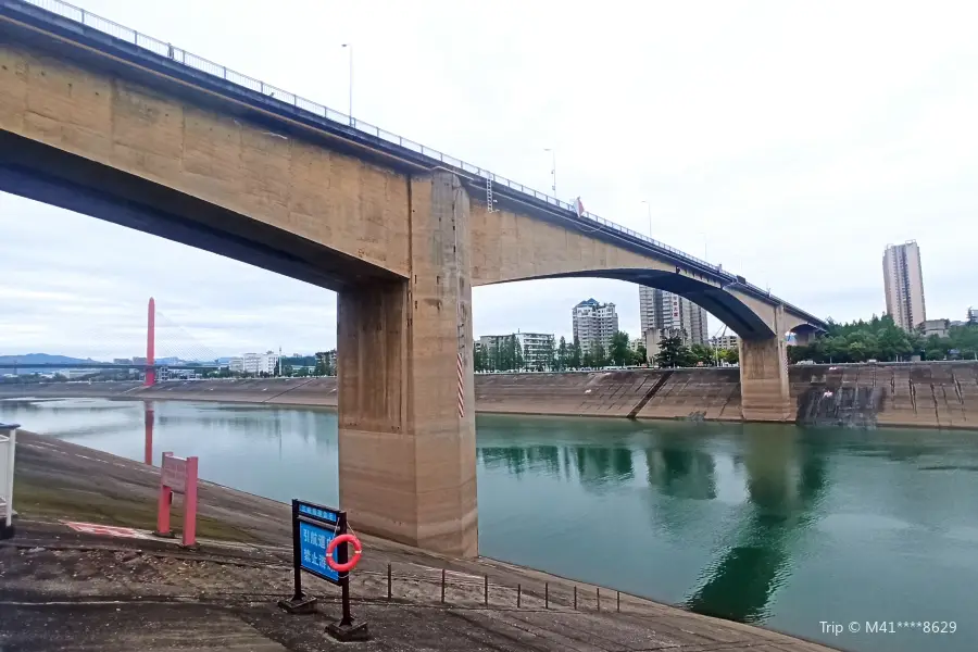 Gezhouba Sanjiang Bridge