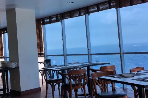 Salt Cafe & Restaurant