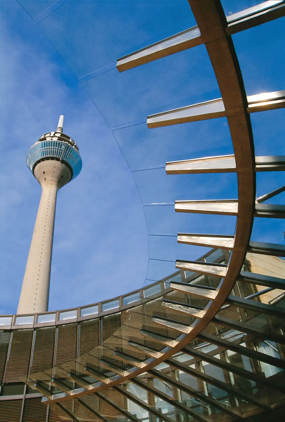 ライン塔周辺のホテル