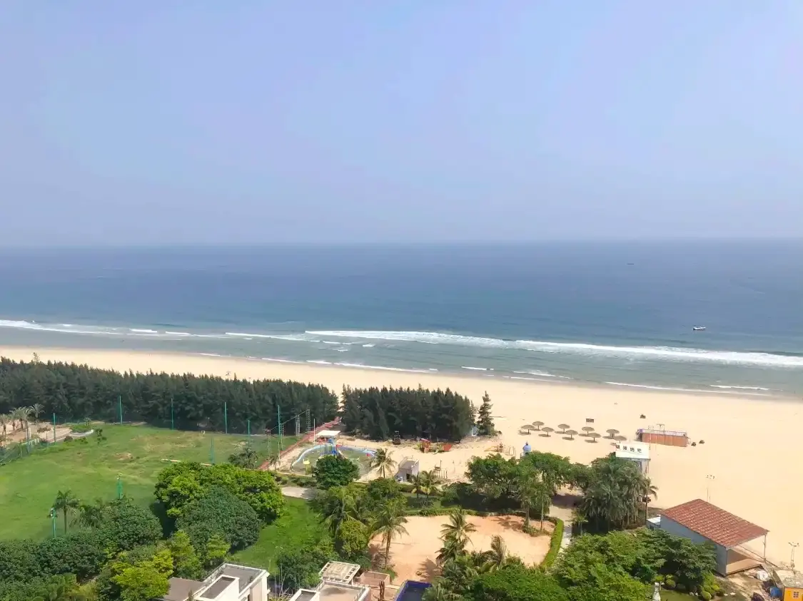 Hotels near Hailingdao Guojia Haiyang Park