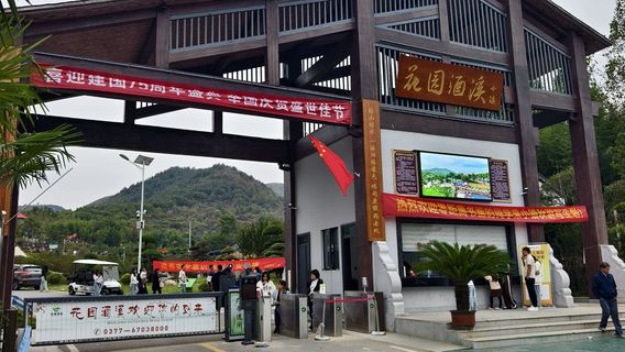 Garden Wine Creek Town