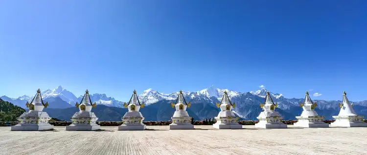 Hotels near Meili Snow Mountain Lookout