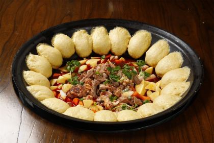 YA LU JIANG DI GUO YU CUN