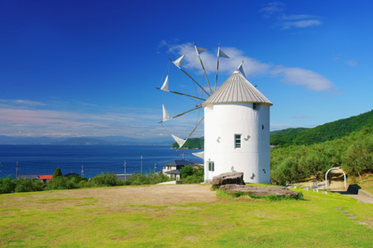小豆島の絶景も楽しめる】ほうきをレンタルして魔女宅気分🧹💕 | Trip
