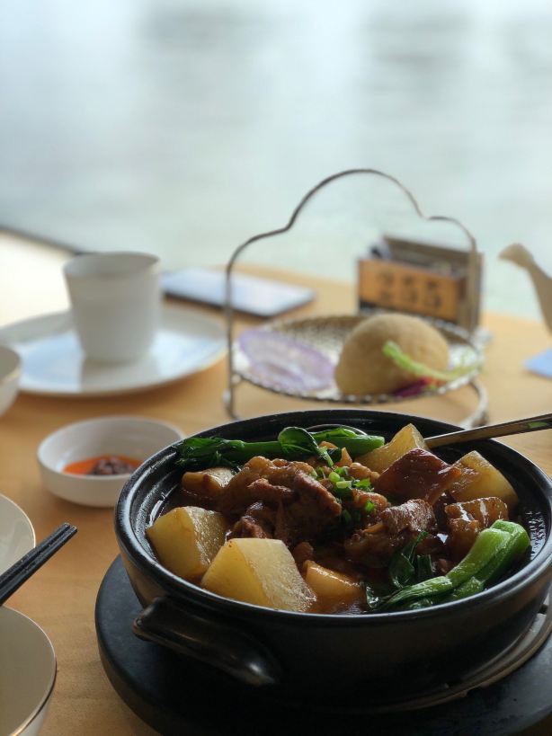 牛腩煲仔肠粉