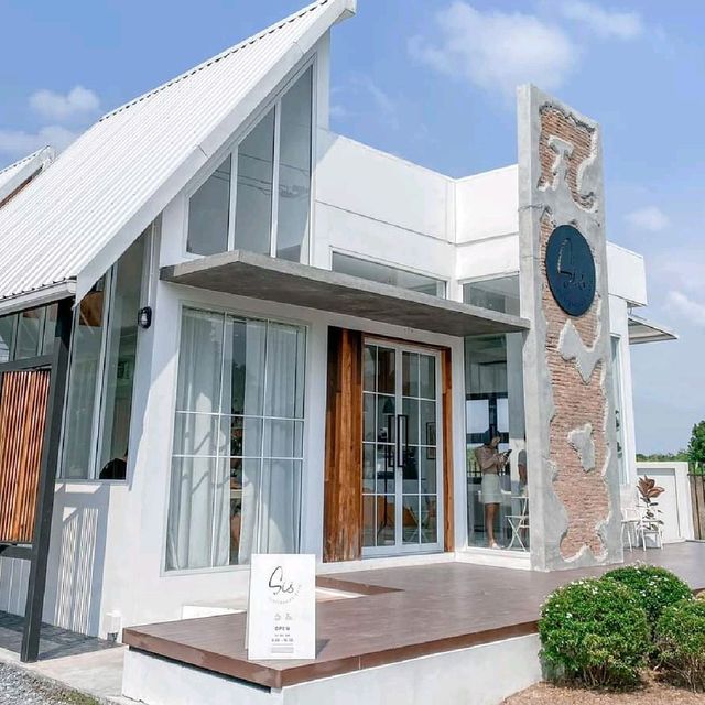 - sisterhood.cafe -