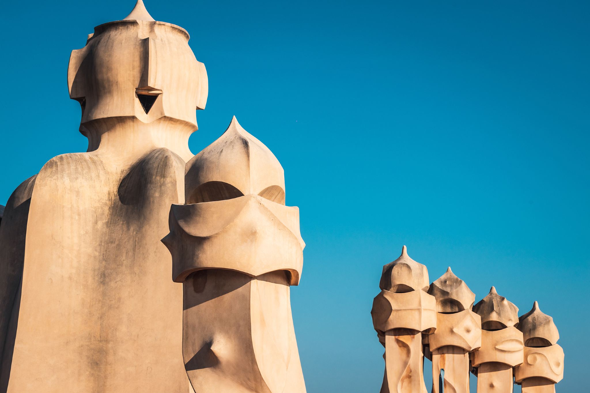 ทัวร์ครึ่งวัน La Pedrera – Casa Milà + Casa Vicens + คาซา บาเทลโล ในบาร์เซโลนา|รวมตั๋วเข้า+ไกด์นำเที่ยว