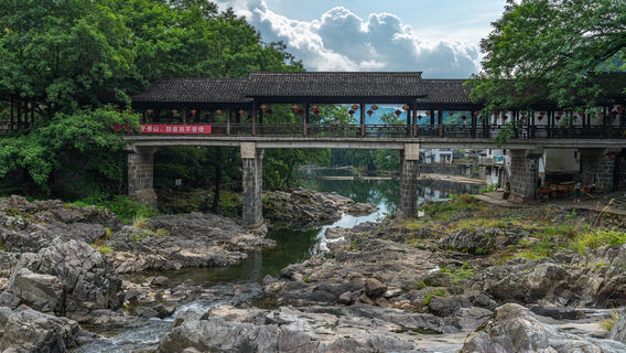 Zhong Village, Luting