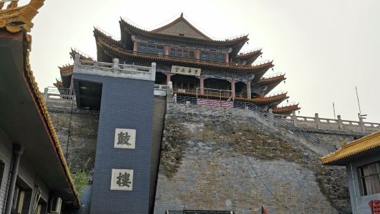 蔚州古城位於壺流河南岸平台地上，據載古城周七里十三步，城牆高