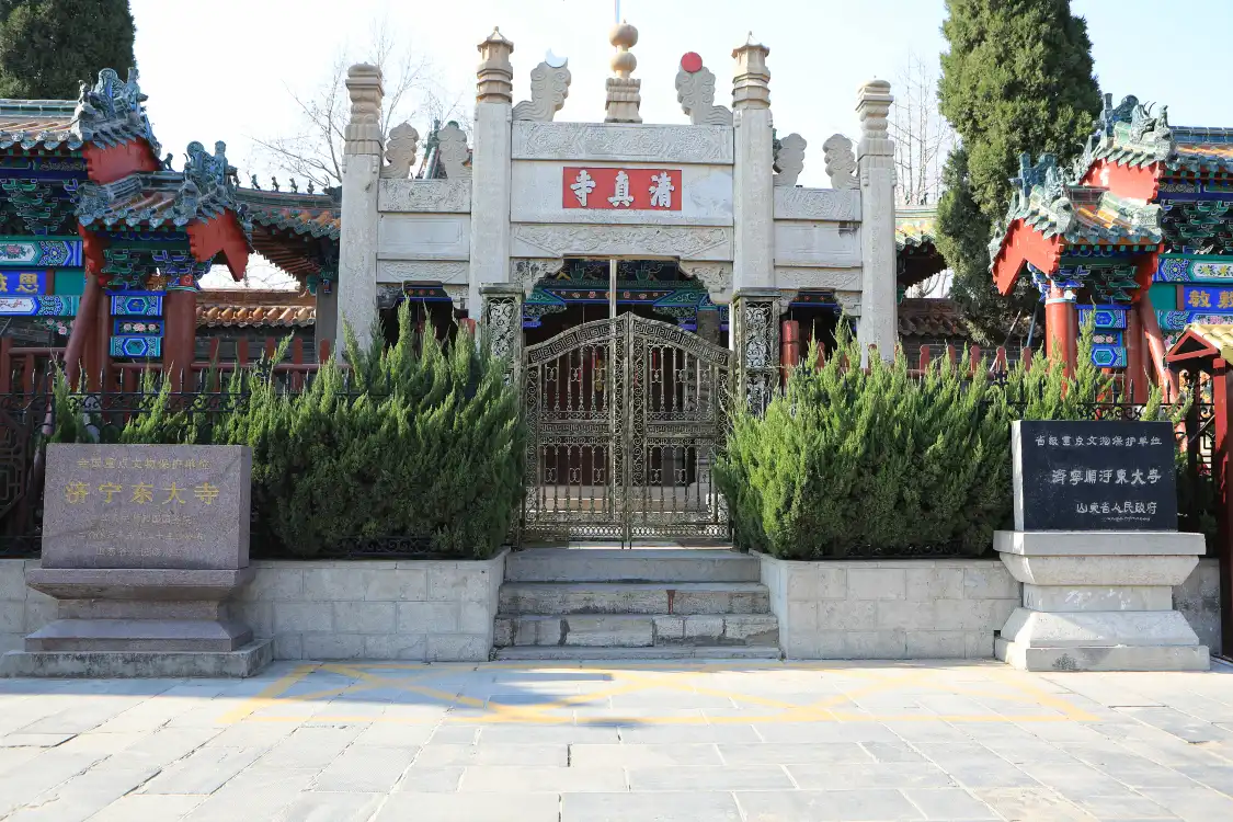 Hotels near Jining Dongda Temple