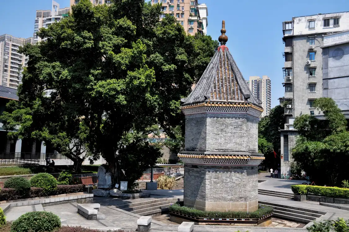 Отели рядом с достопримечательностью «Yunjin Pavilion»
