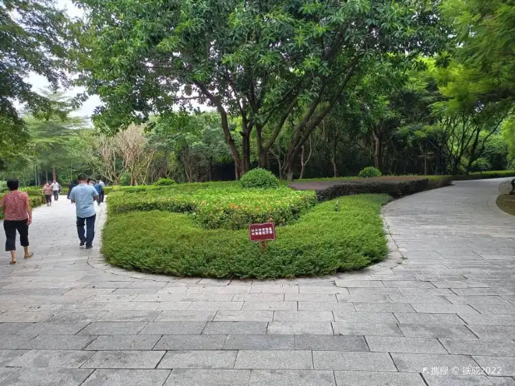 Hotels near Lanxi Wetland Park