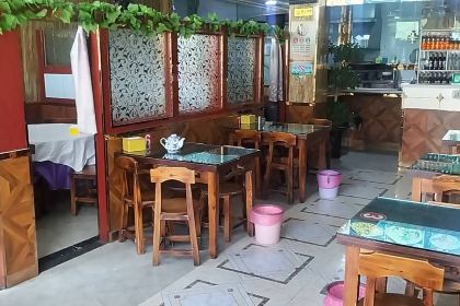 张由布新疆大盘鸡