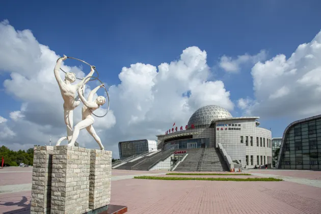 โรงแรมใกล้Xinhuatun Railway Station