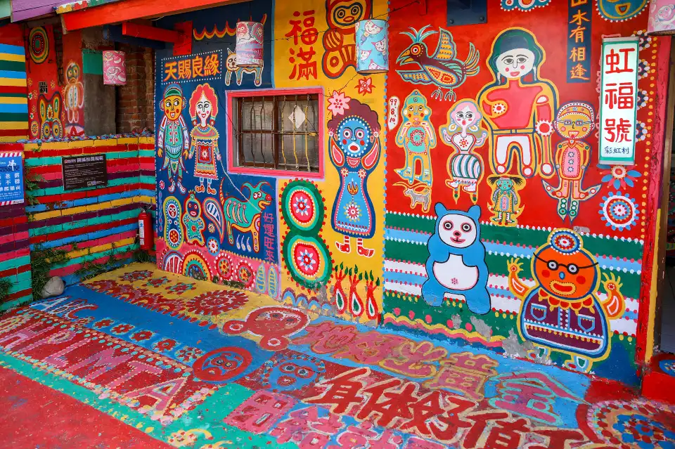3_Rainbow Village