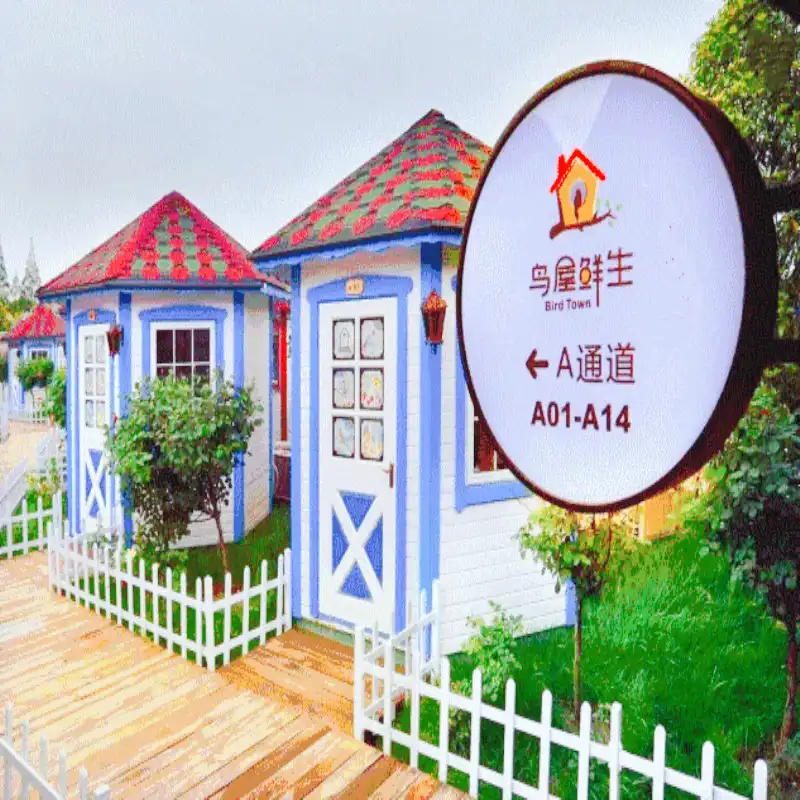 Hotels near Bird House Town