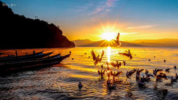 Sunrise Sightseeing at Lugu Lake