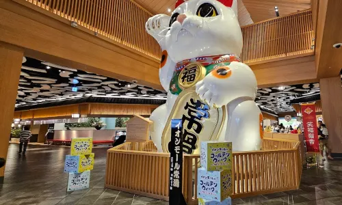Otafuku the Giant Beckoning Cat