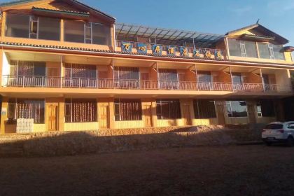 瀘沽湖萬心居飯店·蒸汽石鍋魚莊