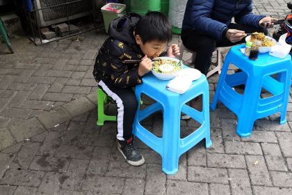 HU ER LIANG MA LA XIANG