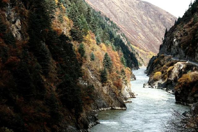 雅礱江大峽谷