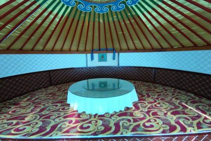 希拉穆仁草原扎日格牧民家餐包