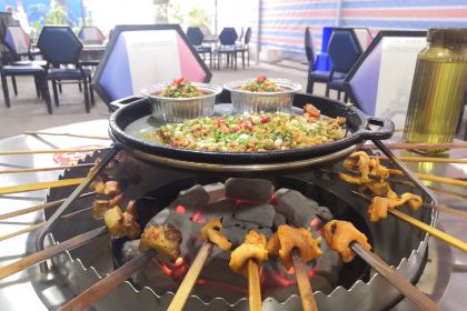 西昌特色火盆小香猪(魁山坡总店)