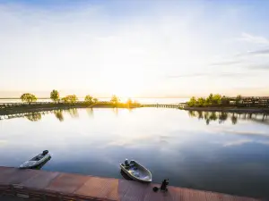 Wolong Lake