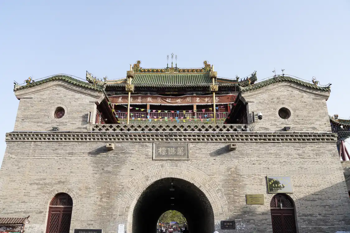 Hotels near Myriad Buddhas Tower