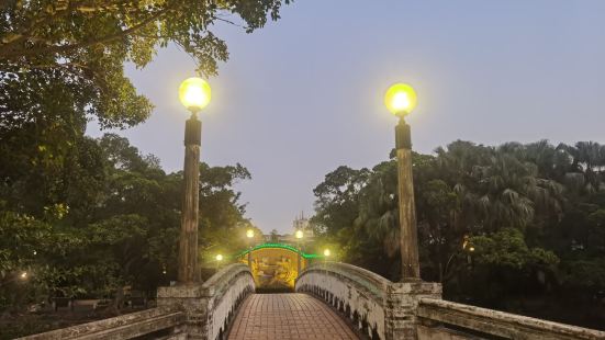 台山台城老城區的一個公園，是城市裡難得的有湖泊的公園，台山曾