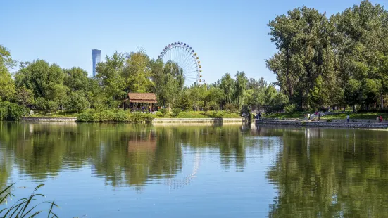 Longtan Zhonghu Park